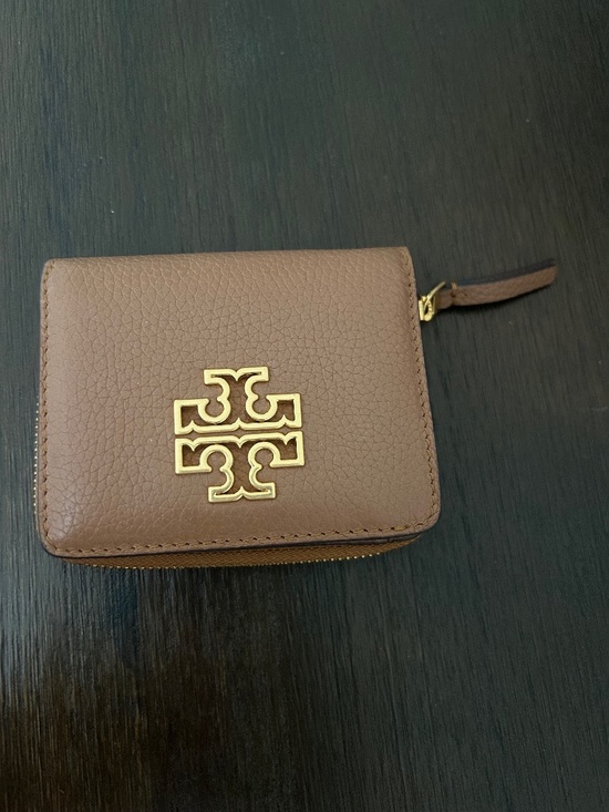 Tory Burch Handbags - Tory Burch Logo Wallet